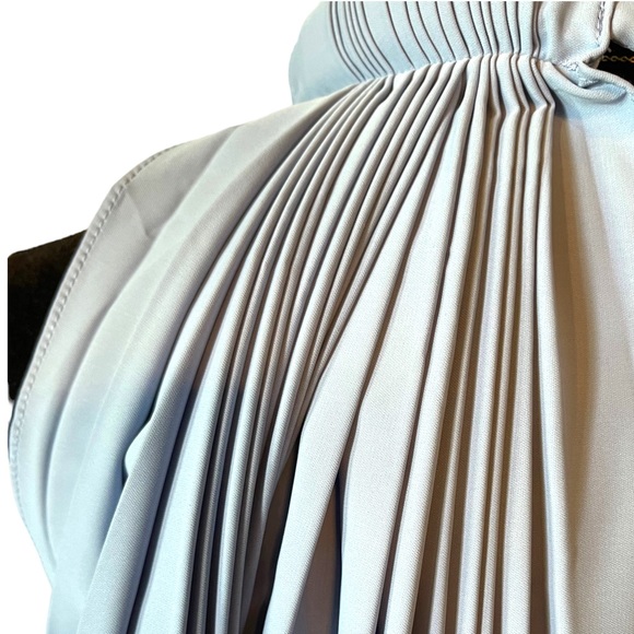 💐 Gorgeous Pleated Rolled Neck Cold Shoulder Top - Picture 6 of 10